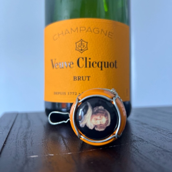 Veuve Clicquot Champagne “empty” BOTTLE & CORK - Picture 4 of 4